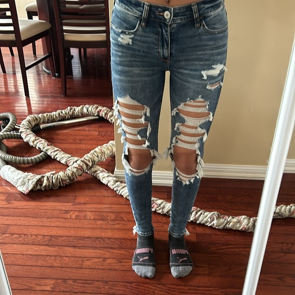 American Eagle women’s ripped skinny jeans - Picture 3 of 5